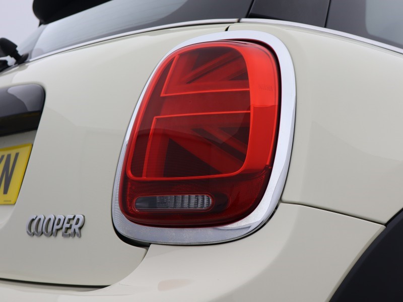 2019 (69) MINI HATCHBACK 1.5 Cooper Classic II 3dr 5673592