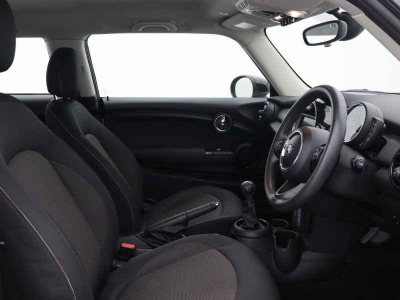 2019 (69) MINI HATCHBACK 1.5 Cooper Classic II 3dr 5673604