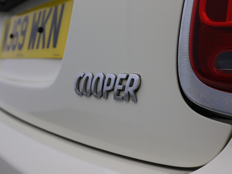 2019 (69) MINI HATCHBACK 1.5 Cooper Classic II 3dr 5673590