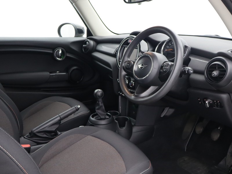 2019 (69) MINI HATCHBACK 1.5 Cooper Classic II 3dr 5673603