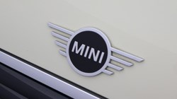 2019 (69) MINI HATCHBACK 1.5 Cooper Classic II 3dr 5673601