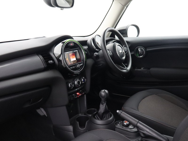 2019 (69) MINI HATCHBACK 1.5 Cooper Classic II 3dr 5673636