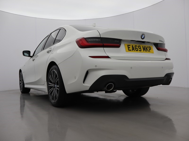 2019 (69) BMW 3 SERIES 330e M Sport 4dr Auto 5711684
