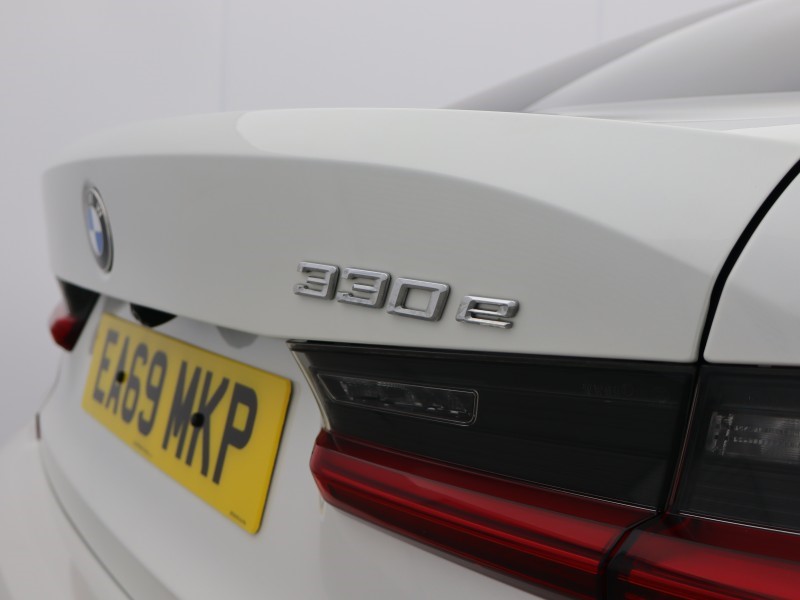 2019 (69) BMW 3 SERIES 330e M Sport 4dr Auto 5711679