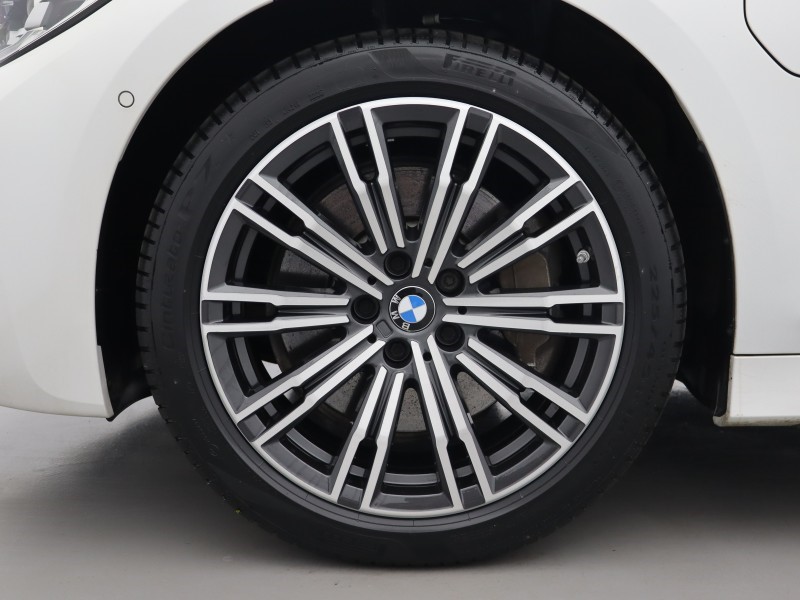 2019 (69) BMW 3 SERIES 330e M Sport 4dr Auto 5711686
