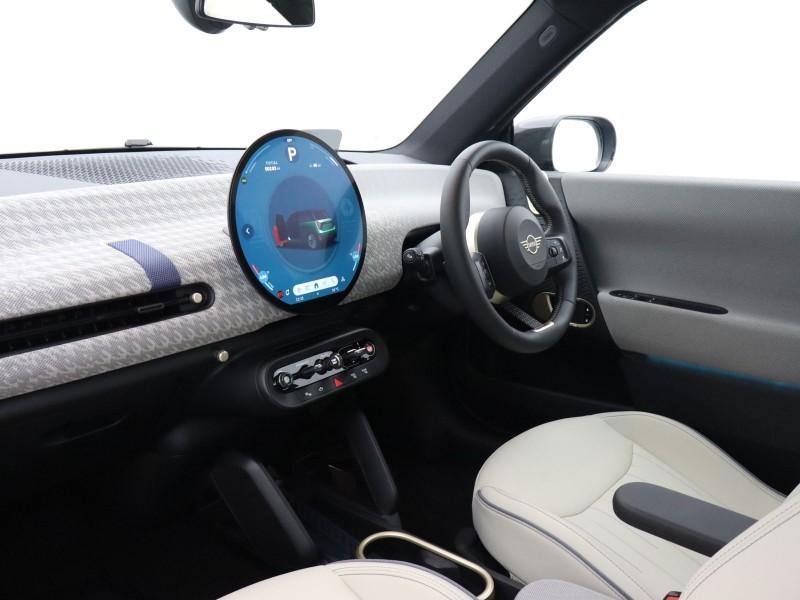 2026 (75) MINI COOPER 135kW E Exclusive 41kWh 3dr Auto 5677290