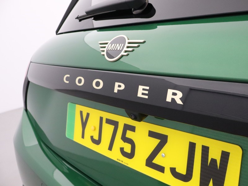 2026 (75) MINI COOPER 135kW E Exclusive 41kWh 3dr Auto 5677241