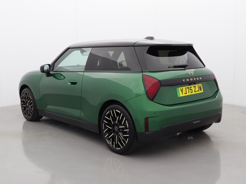 2026 (75) MINI COOPER 135kW E Exclusive 41kWh 3dr Auto 5677236