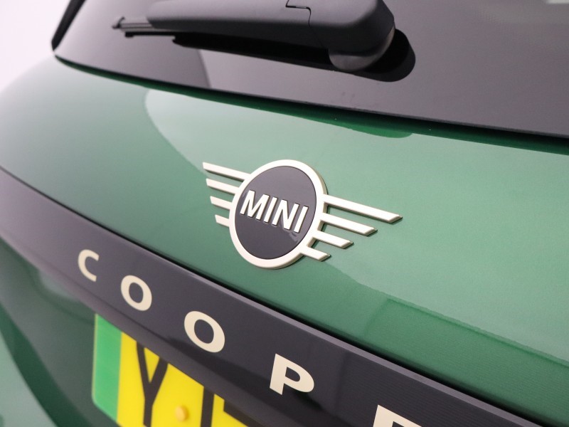 2026 (75) MINI COOPER 135kW E Exclusive 41kWh 3dr Auto 5677242