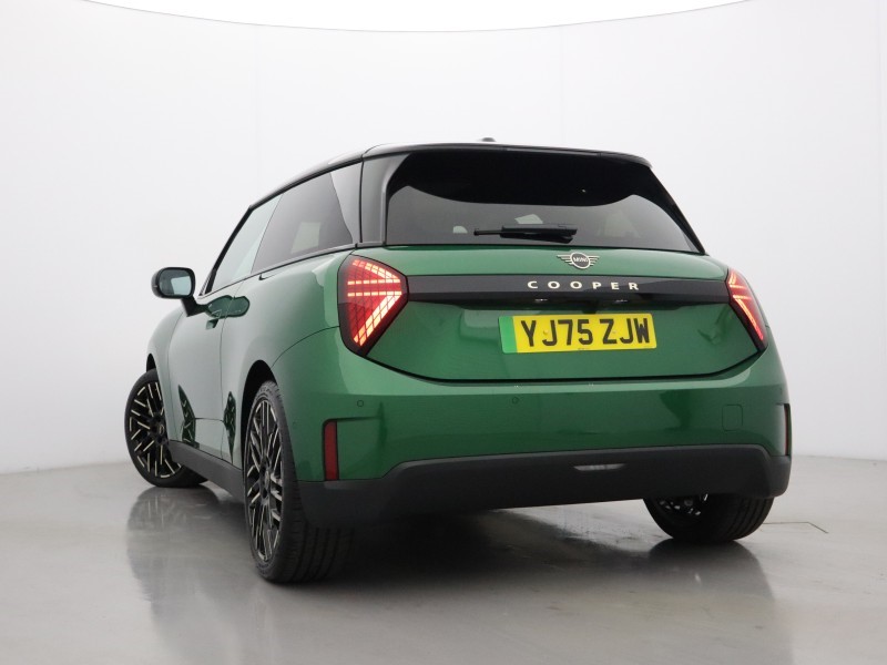 2026 (75) MINI COOPER 135kW E Exclusive 41kWh 3dr Auto 5677291