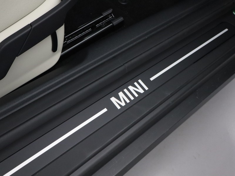 2026 (75) MINI COOPER 135kW E Exclusive 41kWh 3dr Auto 5677256