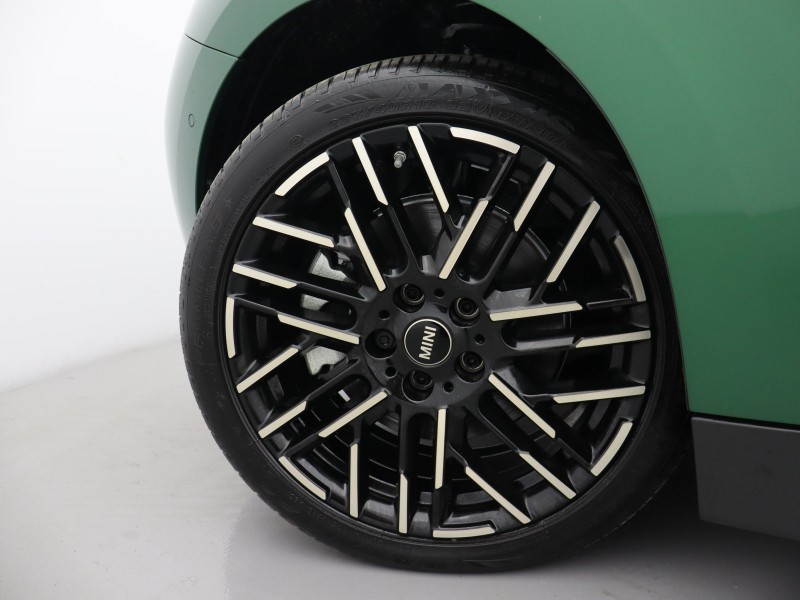 2026 (75) MINI COOPER 135kW E Exclusive 41kWh 3dr Auto 5677289