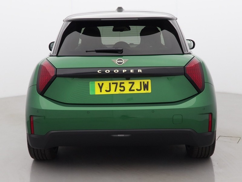 2026 (75) MINI COOPER 135kW E Exclusive 41kWh 3dr Auto 5677237