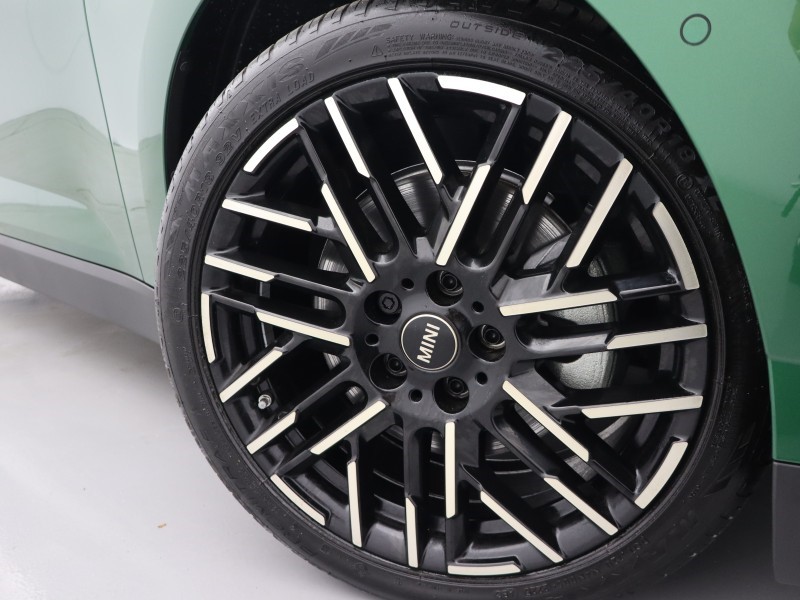 2026 (75) MINI COOPER 135kW E Exclusive 41kWh 3dr Auto 5677288