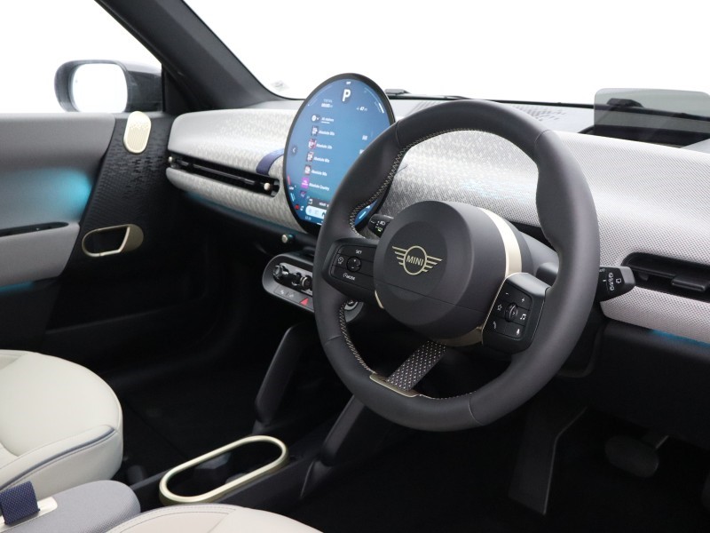 2026 (75) MINI COOPER 135kW E Exclusive 41kWh 3dr Auto 5677254