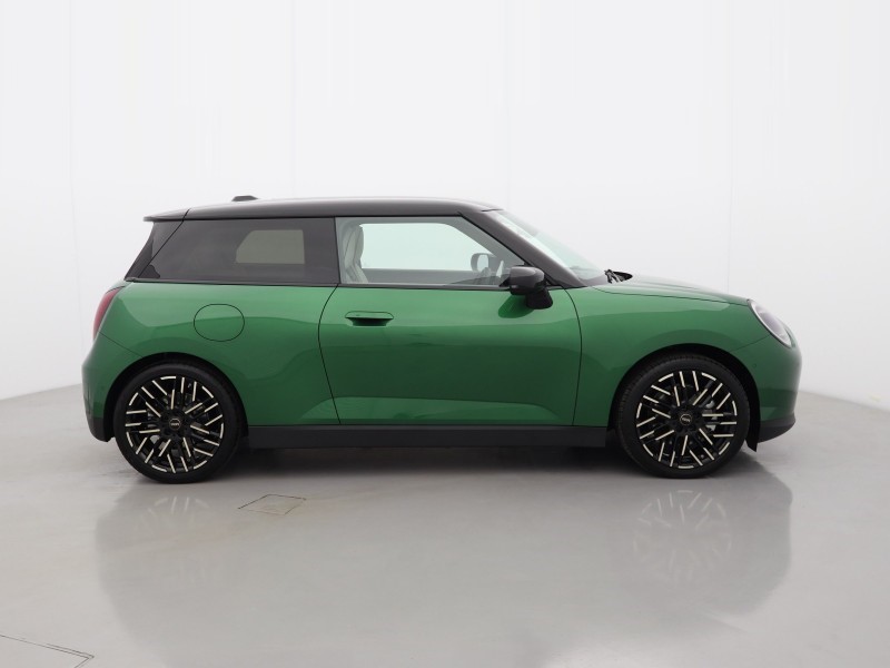 2026 (75) MINI COOPER 135kW E Exclusive 41kWh 3dr Auto 5677239