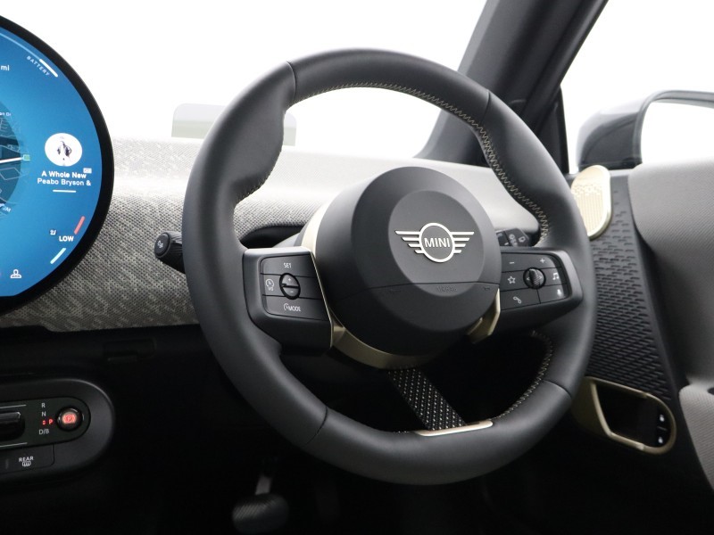 2026 (75) MINI COOPER 135kW E Exclusive 41kWh 3dr Auto 5677285