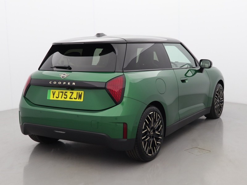 2026 (75) MINI COOPER 135kW E Exclusive 41kWh 3dr Auto 5677238