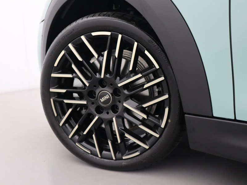 2026 (75) MINI COOPER 1.5 C Exclusive 3dr Auto 5679261