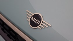 2026 (75) MINI COOPER 1.5 C Exclusive 3dr Auto 5679257