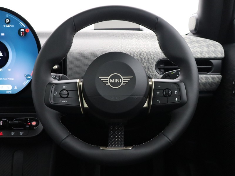 2026 (75) MINI COOPER 1.5 C Exclusive 3dr Auto 5679302