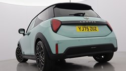 2026 (75) MINI COOPER 1.5 C Exclusive 3dr Auto 5679259