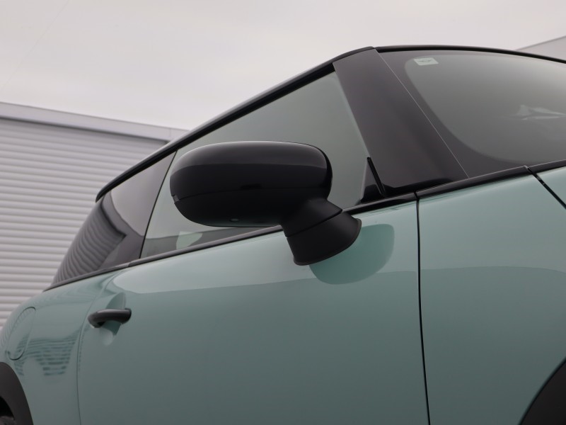 2026 (75) MINI COOPER 1.5 C Exclusive 3dr Auto 5679258