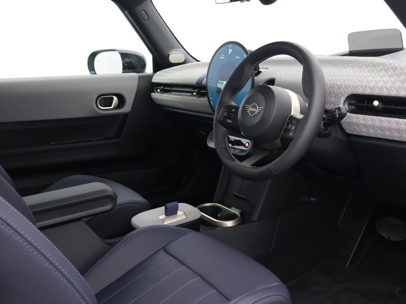 2026 (75) MINI COOPER 1.5 C Exclusive 3dr Auto 5679264
