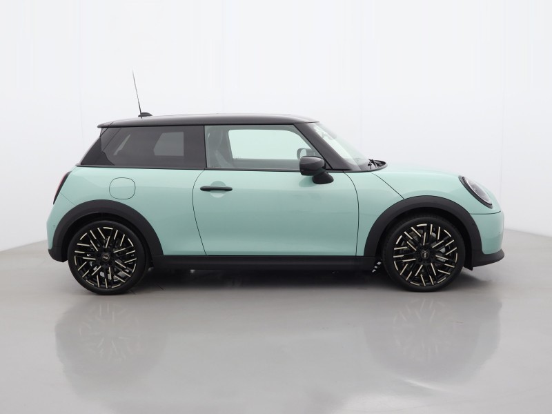 2026 (75) MINI COOPER 1.5 C Exclusive 3dr Auto 5679356