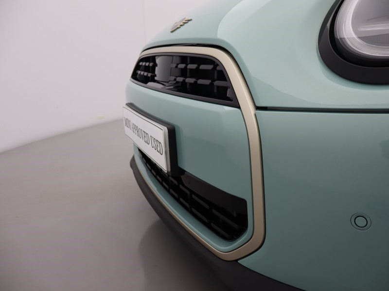 2026 (75) MINI COOPER 1.5 C Exclusive 3dr Auto 5679256