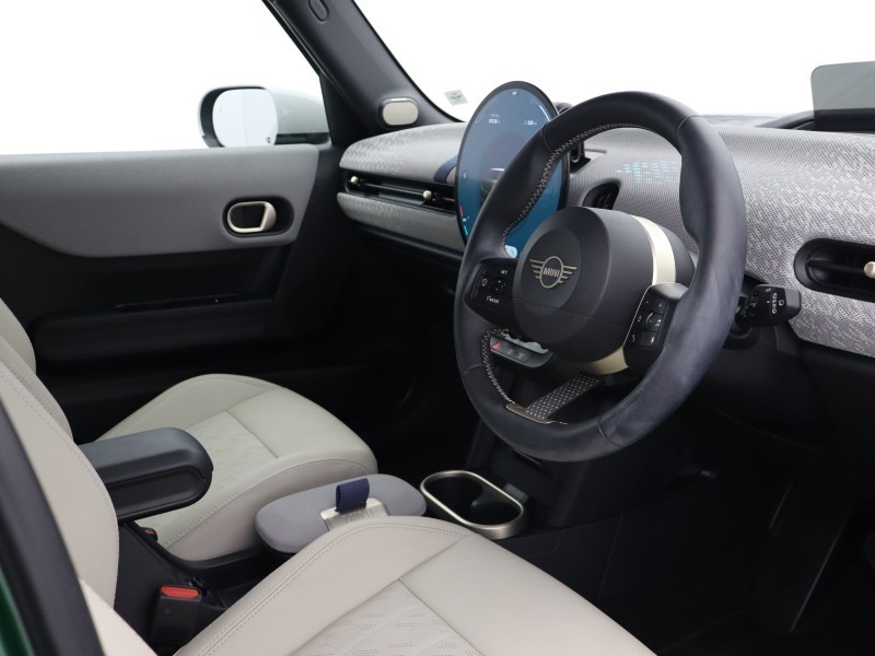 2025 (25) MINI COOPER 1.5 C Exclusive 5dr Auto 5706674