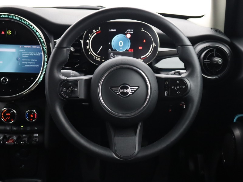 2024 (73) MINI HATCHBACK 1.5 Cooper Classic Premium 5dr Auto 5713031