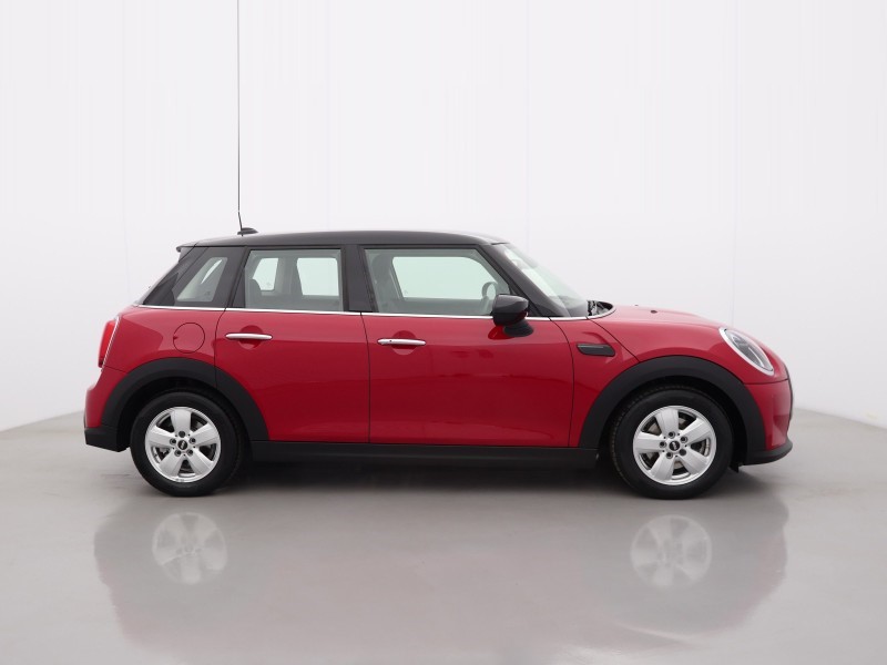 2024 (73) MINI HATCHBACK 1.5 Cooper Classic Premium 5dr Auto 5712982