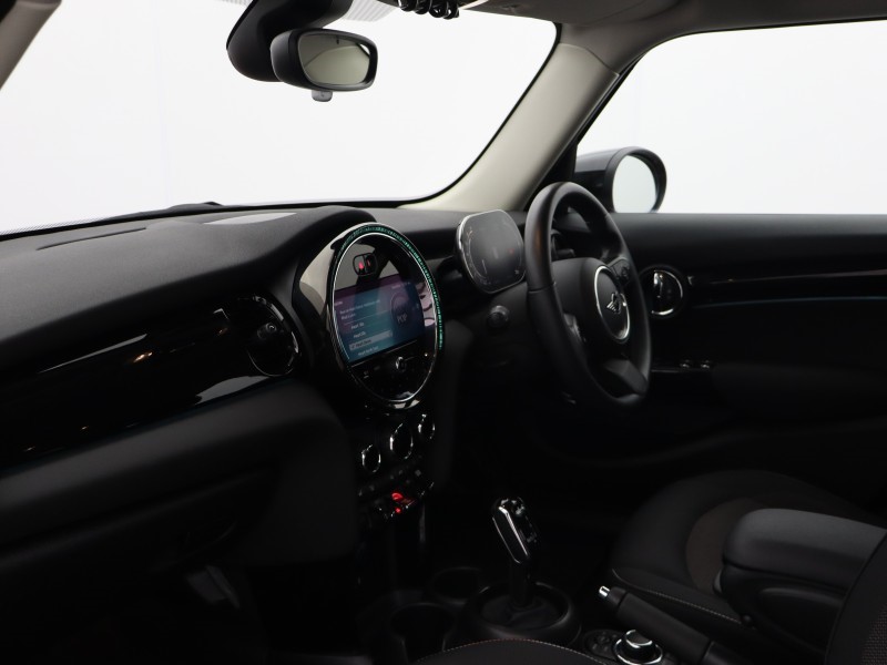 2024 (73) MINI HATCHBACK 1.5 Cooper Classic Premium 5dr Auto 5712990