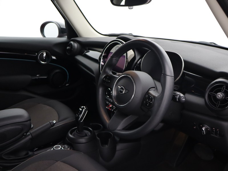 2024 (73) MINI HATCHBACK 1.5 Cooper Classic Premium 5dr Auto 5712998