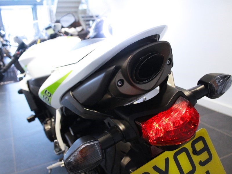 2009 (09) HONDA CBR600RR Hanspree 3607750