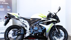 2009 (09) HONDA CBR600RR Hanspree 3607731