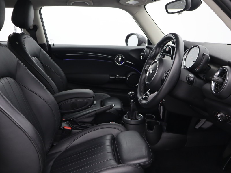 2019 (19) MINI HATCHBACK 1.5 Cooper Exclusive II 3dr 5729693