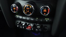 2019 (19) MINI HATCHBACK 1.5 Cooper Exclusive II 3dr 5729710