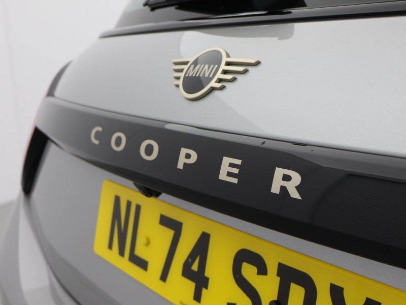 2024 (74) MINI COOPER 1.5 C Classic 3dr Auto 5733080