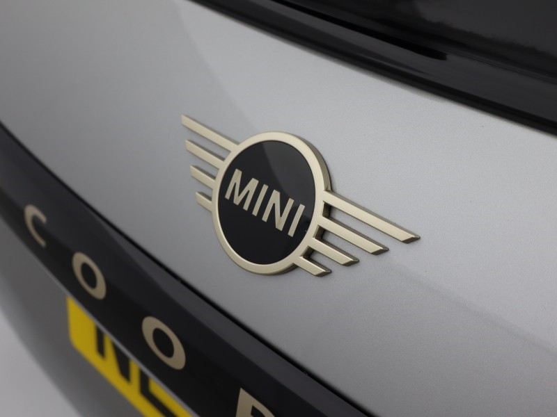 2024 (74) MINI COOPER 1.5 C Classic 3dr Auto 5733081