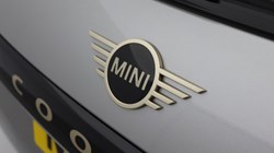 2024 (74) MINI COOPER 1.5 C Classic 3dr Auto 5733081