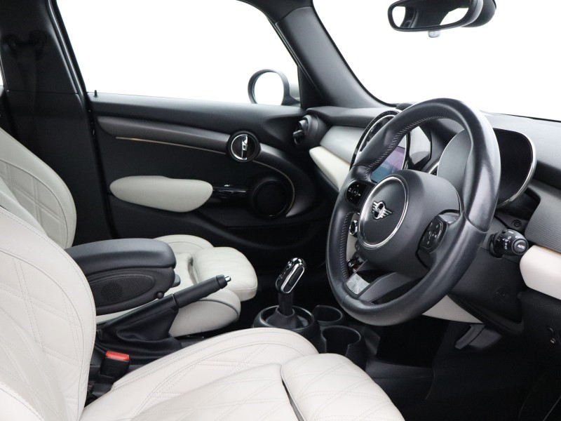 2023 (73) MINI HATCHBACK 1.5 Cooper Exclusive Premium 5dr Auto 5776758