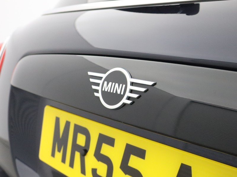 2023 (73) MINI HATCHBACK 1.5 Cooper Exclusive Premium 5dr Auto 5776746