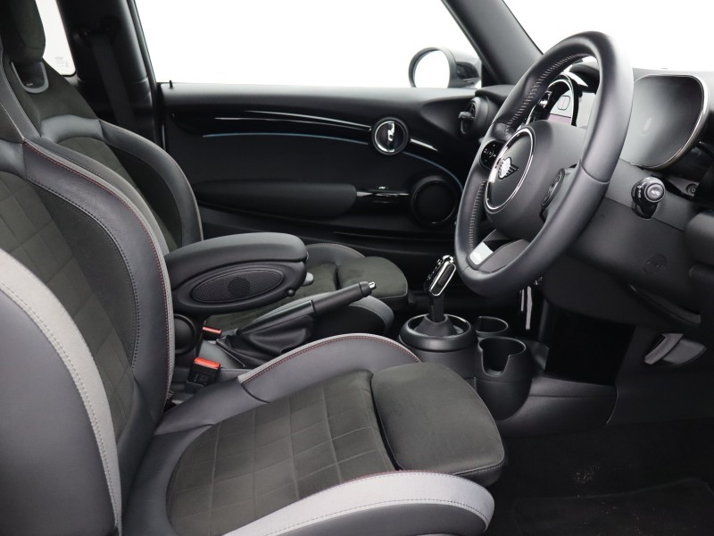 2023 (73) MINI HATCHBACK 1.5 Cooper Sport 3dr Auto 5735454