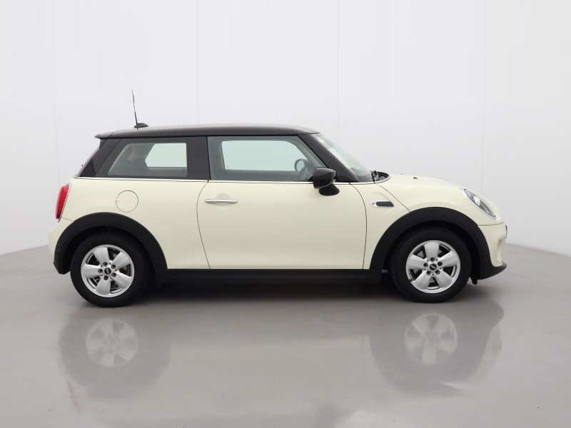 2020 (20) MINI HATCHBACK 1.5 Cooper Classic II 3dr 5740480