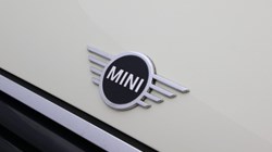 2020 (20) MINI HATCHBACK 1.5 Cooper Classic II 3dr 5740546