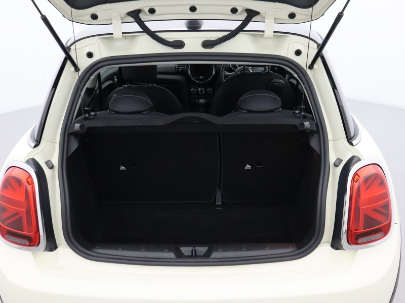 2020 (20) MINI HATCHBACK 1.5 Cooper Classic II 3dr 5740539