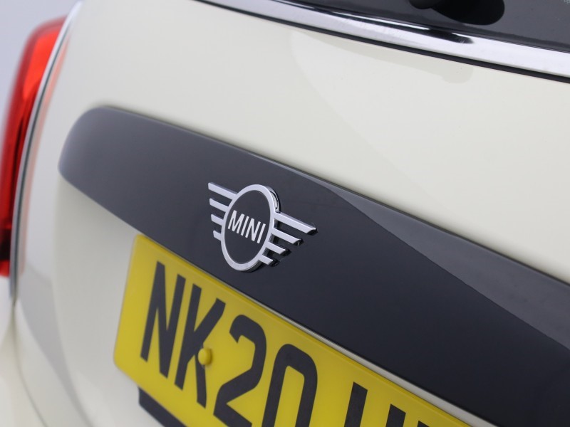 2020 (20) MINI HATCHBACK 1.5 Cooper Classic II 3dr 5740536