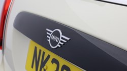 2020 (20) MINI HATCHBACK 1.5 Cooper Classic II 3dr 5740536